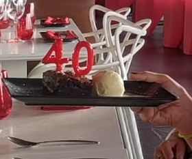 Karoljl81's tweet photo. 120 aΓ±os en 24hrs y no estamos tan mal π€π₯° #eatingnonstop https://t.co/0a3vDHuVMc