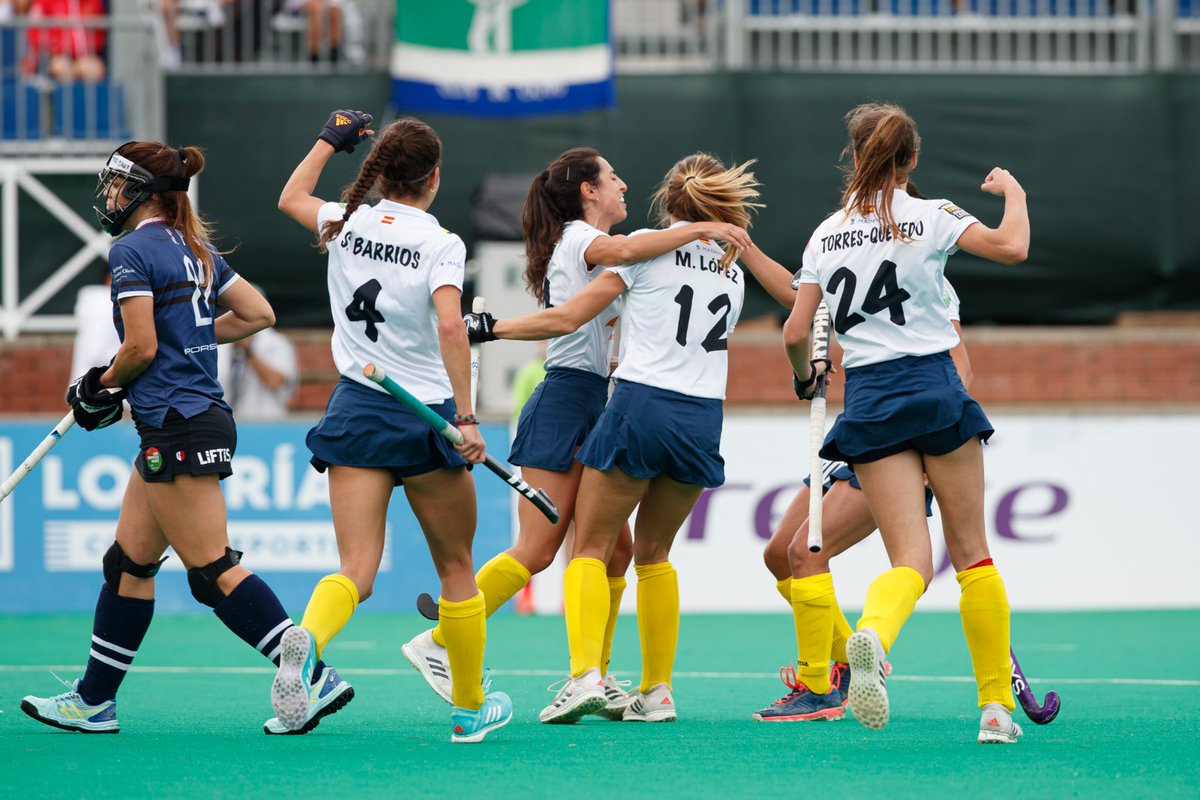 rfe_hockey's tweet photo. 🏆 Copa de la Reina @iberdrola
��� 14/11/2021
🥇FINAL
🖍 Campo 1
🕓 Min 30.
🏑 @JuniorDhf (1) vs @CCVMDHF (2)
🎤 ¡¡¡Goooool del Club!!! Marca Lucía Abajo tras un fuerte disparo de revés para vencer a la guardameta rival.
#CopaHockey2021 https://t.co/KvktXNjMV8