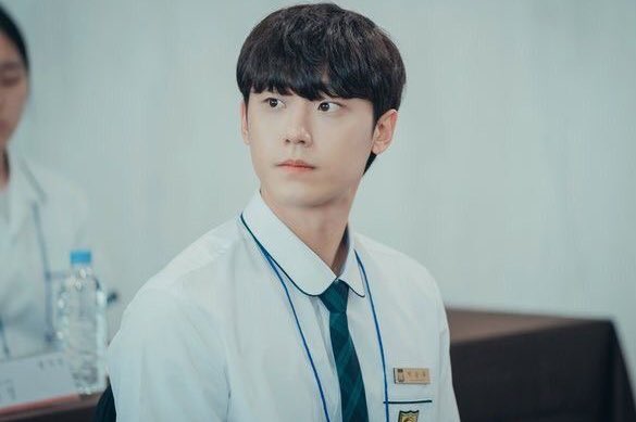 ldh_simp's tweet photo. insane how actor lee dohyun gave us these characters in less than a year https://t.co/2ArUuOM20o
