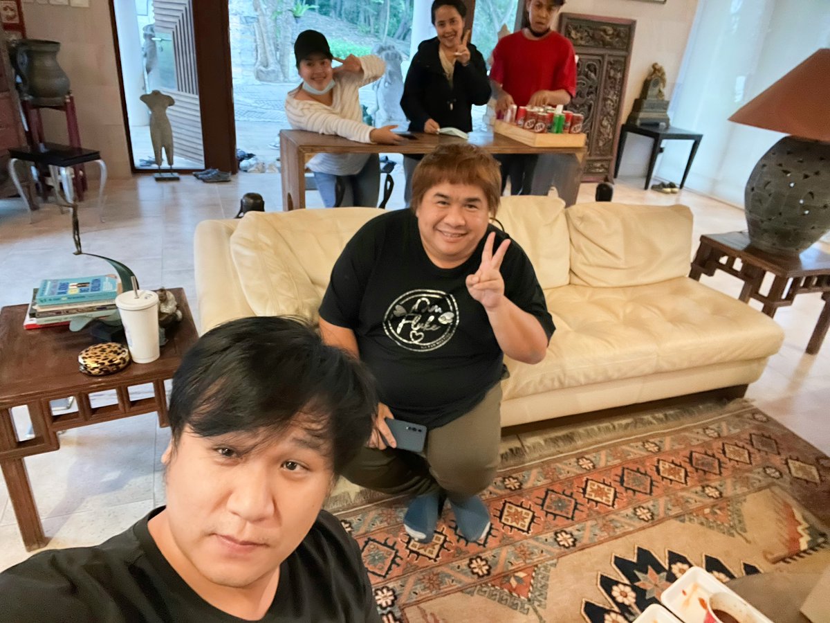 WutMovie's tweet photo. มานั่งรอลูกๆถ่ายซีรีส์ https://t.co/ySOmQSjs9V