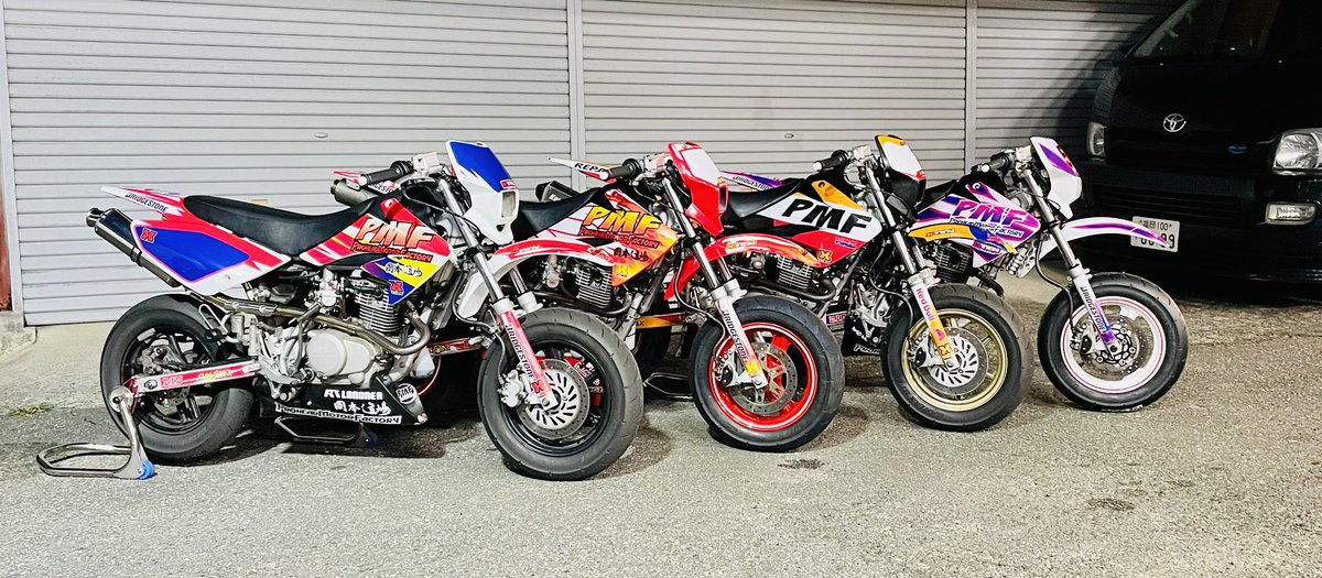 coco0321mh's tweet photo. 今年のグラフィックが完成しました♪

プロヘッドのXR100モタ軍団
超かっこいい〜！！

中でも私のバイクが1番かっこいい🤤❤️ https://t.co/JmEFbRtTwC