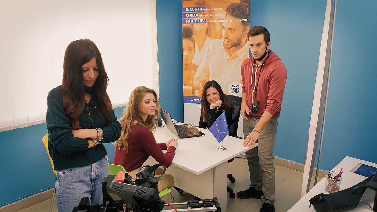 ednordestsicily's tweet photo. 🎥 Cosa ci faranno al Centro @ednordestsicily @GiusepPollicina e Ludovica Fazio con @MariaMolicaL alle (ri)prese con @DCuscuna e @albacalio?!

#spoteuropedirect work in progress... 😎😎😎

#europedirect #spot #setvideo #ripresevideo https://t.co/2eyNSN8zyQ