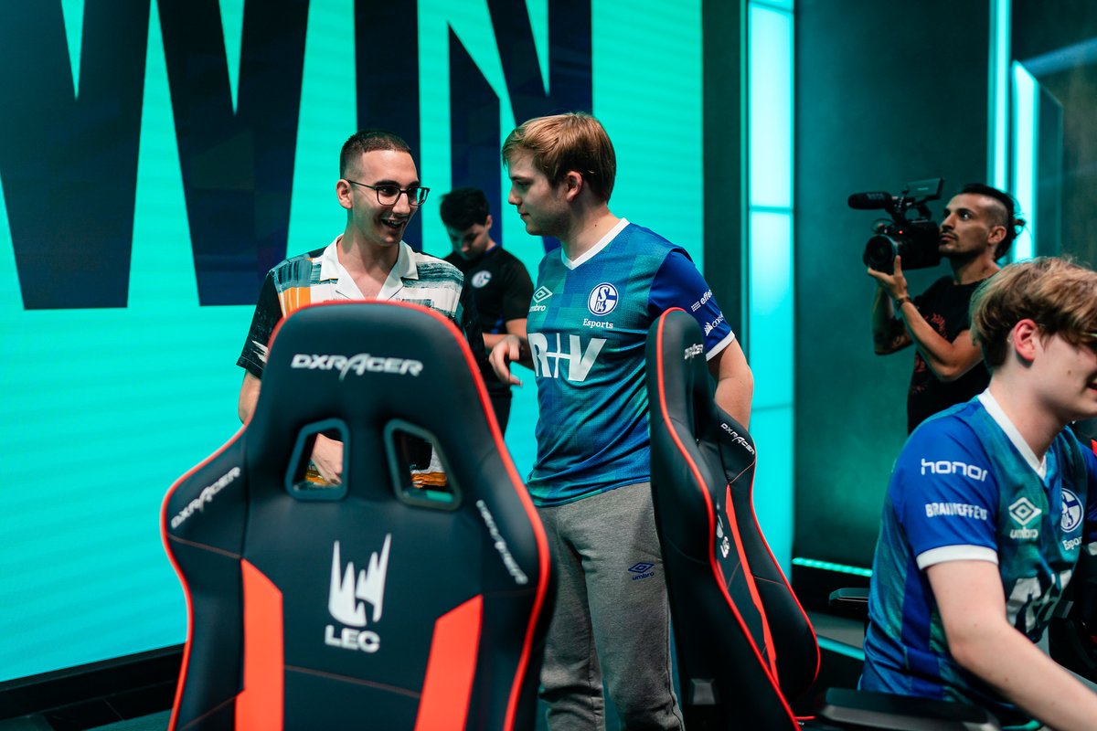 I'm looking for team for 2022

- 3 years as LEC/LCS analyst
- Use of the data to measure and improve the performance
- Detailed game Scouting reports, API, coding...

Full CV and previous work ➡️ DM/contact@f1re.es

RTs appreciated 💛