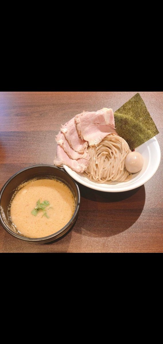 十二分屋　彦根店です🙋‍♂️
Twitter企画のお知らせです！🎉
11月17日(水)当店の看板メニュー
辛えびつけ麺をこのツイートをリツイートした人に限り『300円』で提供いたします🤩
ご注文時にリツイートした画面を見せるだけです✨✨
たくさんのご来店お待ちしております🙇‍♂️
☆今回のサービスは彦根店限定です