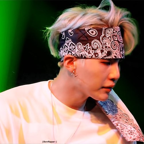 raplinehr's tweet photo. this yoongi is so hot https://t.co/XJlQHkAWMa