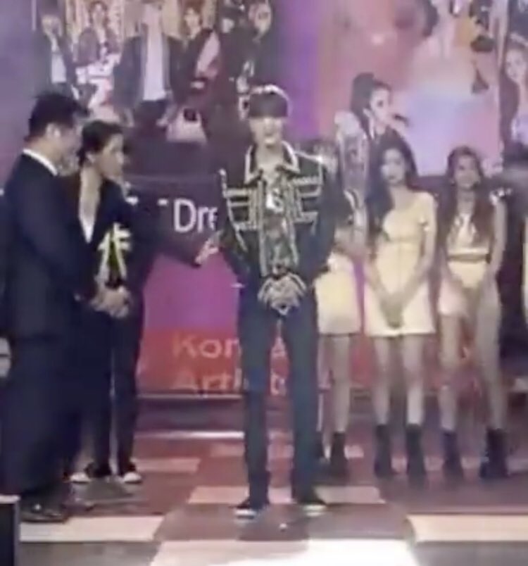 เจโน่ขายาวมากพอมาอยู่งี้ละดูสูงเลยเพราะในเอนสิถี​ 180+ เกือบทั้งนั้น5555555555555