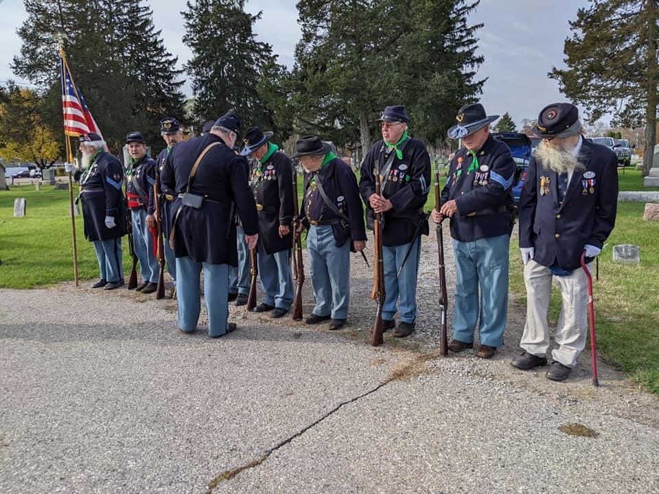 SUVCW's tweet photo. #SUVCW Brothers in #Michigan, including Co. A 14th Michigan Infantry Sons of Veterans Reserve (#SVR) participated last week in a Veterans Day ceremony in #FlushingMI.🇺🇸🇺🇸Learn more about SVR: https://t.co/saG3wsSolS
#CivilWarHistory #LivingHistory #CW160 #History #AmercianHistory https://t.co/eo27LfTC8H