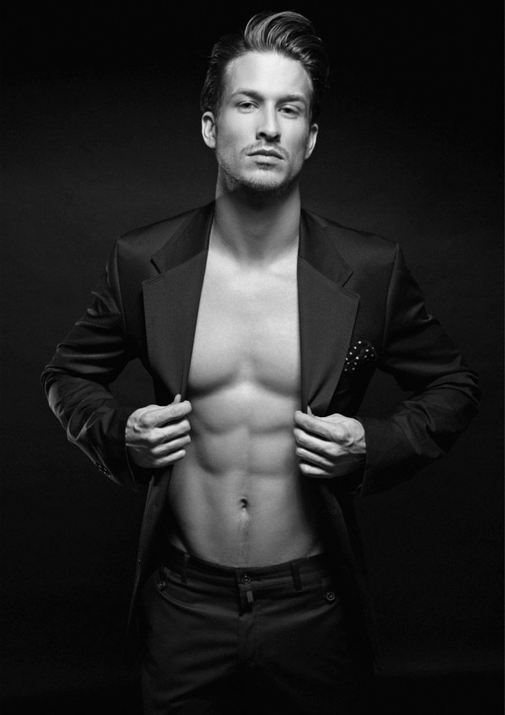 Модель аддие. Красивое мужское тело. Шведские парни модели. Adam model. Фитнес модель с бородой.