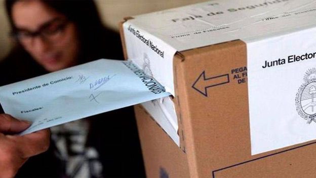 RCR750's tweet photo. #Comenzaron Elecciones legislativas en Argentina 🇦🇷.
Se renueva la mitad de la Cámara de Diputados y un tercio del Senado. https://t.co/IdAH28sAtv