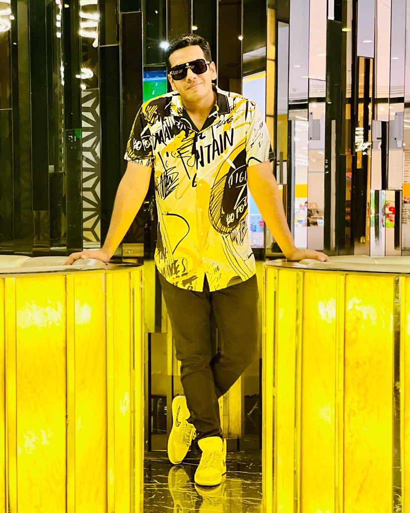 ghameesulmohsin's tweet photo. My lips are the gun, Smile is the trigger.
My kisses are the bullets, Label me a killer.
____________________________________
[Fashion By Ghamees]
.
.
.
#Devilogger #Ghamees #fashionbyghamees #MrGhamees #devil #vlogger #model #style #mensfashion #mensstyle #peace N #love https://t.co/2pO7TRcd9t