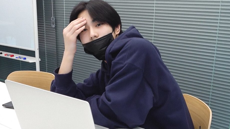 jungwonpic's tweet photo. sleepy 😴 #JUNGWON #정원 https://t.co/3lCbM3hkrU