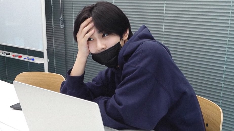 jungwonpic's tweet photo. sleepy 😴 #JUNGWON #정원 https://t.co/3lCbM3hkrU