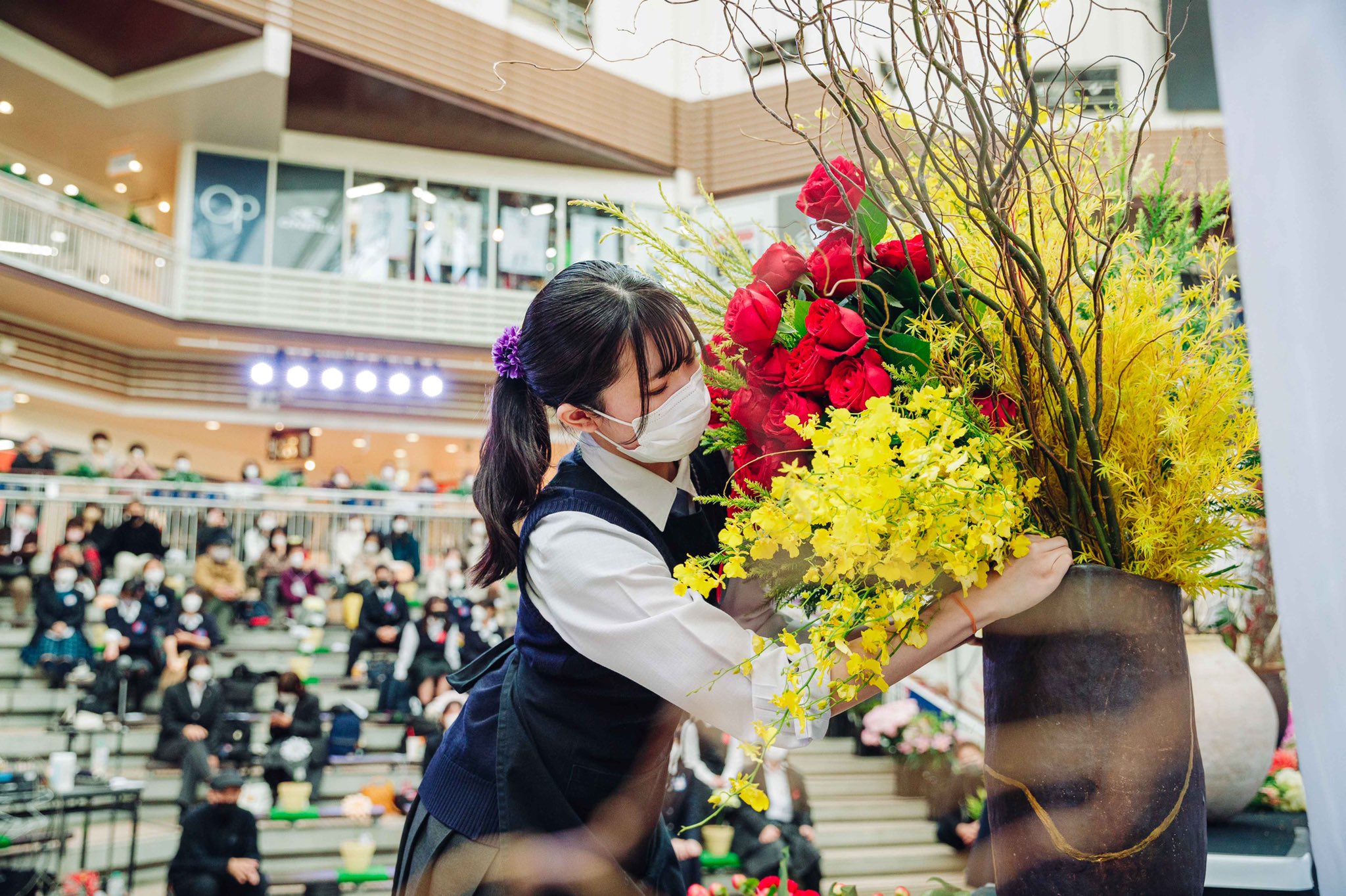 花いけバトル Official 大会速報 近畿大会 雪辱を果たした歓喜の花いけ 1年前 準優勝 に終わった相愛高等学校が見事優勝 相愛高等学校 相愛凛佳 小中 凜 辻 歩乃佳 ペア 優勝おめでとうございました アーカイブ映像
