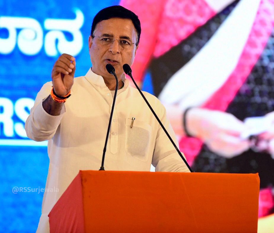 rssurjewala's tweet photo. Remembering Pandit #Nehru and his ethos of Constitutionalism, humane &amp; non sectarian vision.

Launched Congress Membership Drive along with DCC/Block/Frontal Organizations,MLA/MP’s &amp; Sr. leaders of the party.

Join #Congress to build a strong India!
@DKShivakumar @siddaramaiah . https://t.co/R674CxE8Gy