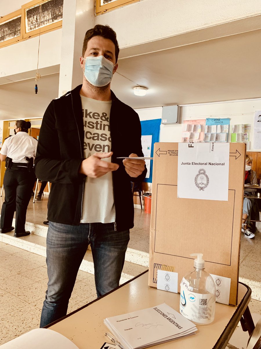 ¡Ya vote! Ahora si en la recta final de estas elecciones generales, tranquilo de haberlo dado todo, feliz nuevamente de poder elegir. Cabe destacar la muy buena organización 👍🏼.