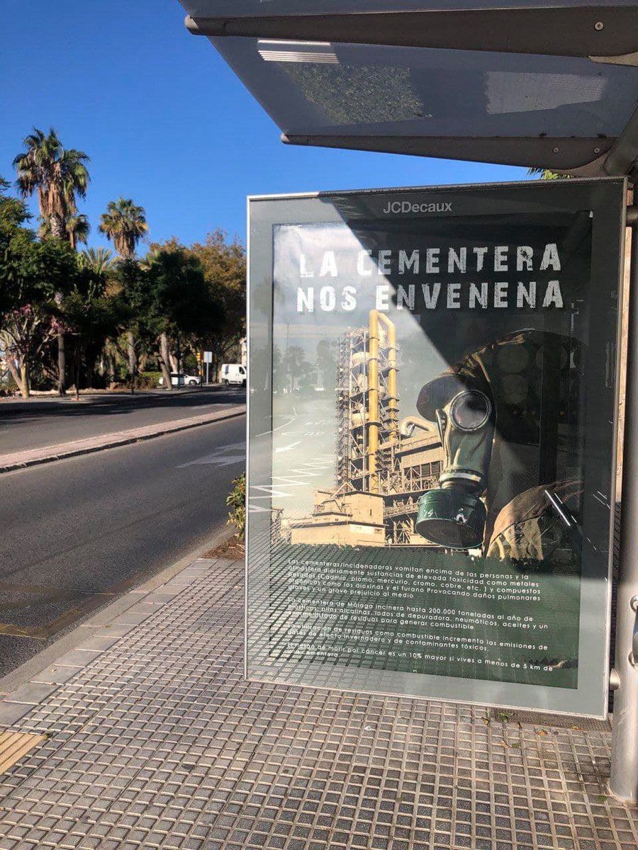 Greenpeace_And's tweet photo. ¡ACCIÓN! ¡ACCIÓN! ¡ACCIÓN! 

Cierre final del #CampamentoDeActivismo con cientos activistas climáticas repartidas por toda España: en Málaga también denunciamos la falta de acción por parte de los líderes políticos en la #COP26  @greenpeace_esp @novact__ https://t.co/cNw1WuL23q