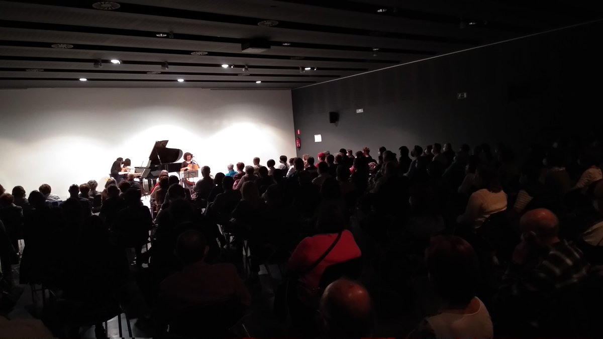 MuVIM's tweet photo. Cultura i diversió, música i entreteniment als matins de diumenge del @MuVIM
Caps de setmana plens d'activitats per a gaudir en família. Fes el teu en https://t.co/Av01AVyqTa #AnemAlMuVIM https://t.co/Uam6LAXFuS