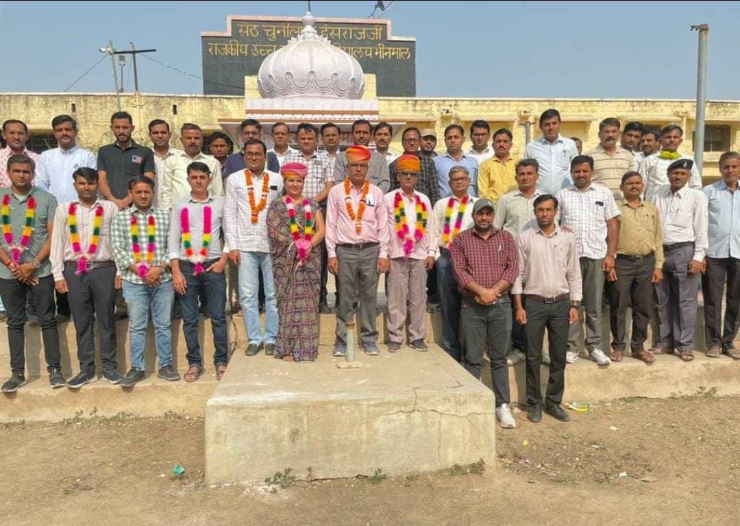 #जालोर
रेसला की जिला स्तरीय बैठक भीनमाल में सम्पन्न, चुनाव अधिकारी दिनेश बालोत ओर पर्यवेक्षक गजेंद्र देवासी के मौजूदगी में हुए चुनाव, रेसला के तीसरी बार धन्नाराम माली निर्विरोध बने जिलाध्यक्ष, वही, बैठक में संगठन मजबूती पर हुई चर्चा 
<a href="/MohanSihag24/">Mohan sihag</a> @Bhanwar99gujar <a href="/Resla_Jalore/">RESLA JALORE</a>