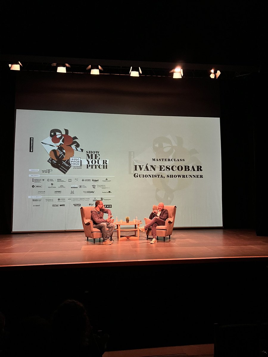 ¡Empezamos! 🖋 𝐈𝐕𝐀́𝐍 𝐄𝐒𝐂𝐎𝐁𝐀𝐑. ¿Qué se cuece en una Writer’s Room?

Desgranando cómo se trabaja un thriller en una writer’s room.

#VLCPitchForumIvánEscobar #VLCPitchForum