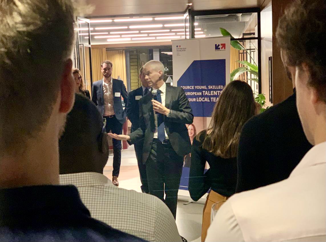 franckriester's tweet photo. Bonne nouvelle! Avec la réouverture des frontières, c’est aussi la reprise des départs VIE vers les 🇺🇸. J’ai échangé avec les entreprises 🇫🇷 de la @faccnyc, fidèles à ce dispositif, et les jeunes talents pour qu’ils profitent de ce tremplin unique vers l’international ! 🗽 https://t.co/fk6u4pHB3C