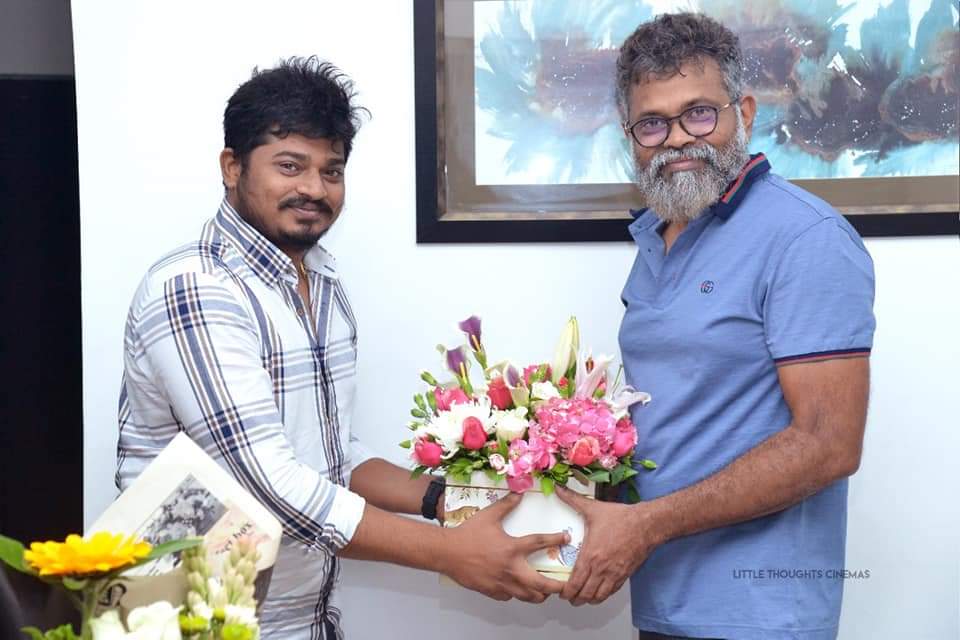 Movieupdates69's tweet photo. #ChittamMaharani title first look Launched by genius director #Sukumar garu! 🤩

▶️ https://t.co/a3BsZbchpm

@Write4Kasi @Yazurvedgurram @ManikantaJs @Rachana_Inder @ReddyPrasadLTC @LTCinemas @Mee_Sunil @Actor_Rajkumar9 @Harshachemudu @Madhunandanacto @adityamusic https://t.co/18nvNqO3TY