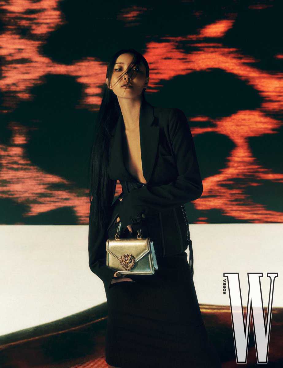 hwasagallery's tweet photo. Hwasa for W Korea December 2021 issue
#HWASA #화사 https://t.co/xhxX3K6Lrj