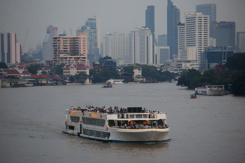 baolau's tweet photo. Speedier testing for arrivals to Thailand likely. The use of Antigen Test Kits instead of PCR Test to screen vaccinated international travellers is being proposed to shorten queues as higher numbers of arrivals are expected in the next phase of reopening. https://t.co/woXH4RCUU7 https://t.co/yzwmHvoBQX