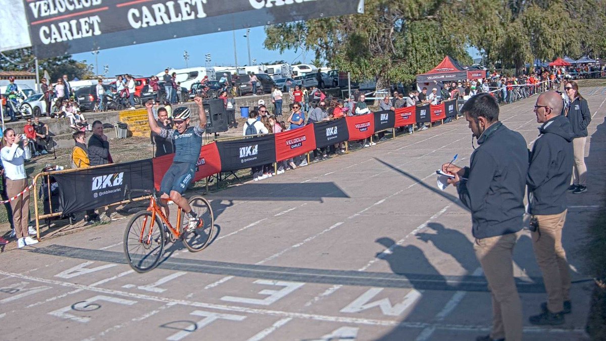 sltsport's tweet photo. Hoy trabajamos en el #CXCarlet con la disputa del #CampeonatoCVCX21. 

¡La 𝒔𝒆𝒏𝒚𝒆𝒓𝒂 en juego! 

Ya tenemos los primeros campeones del día con: 

🔸Dany Díaz - M30
🔸Raul Ballester - M40
🔸Antonio Luís Pachés - M50
🔸Abelardo Martinez - M60

¡𝐄𝐧𝐡𝐨𝐫𝐚𝐛𝐮𝐞𝐧𝐚! https://t.co/LWkkP14JbC