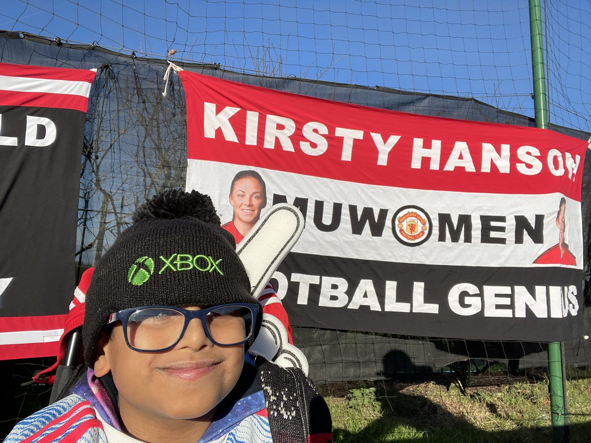 bennymufc's tweet photo. Little man at WHP @KirstyHanson3 flag up. Little man is ready come on United #MUWomen #EVEMUN #WaltonHallPark #BarclaysFAWSL #ManchesterUnited #MUFC #WomensFootballWeekend #ManUnited #ManUtd #MU #United #ManchesterUtd #HansonFC #KirstyHanson #KH18 #Awaydays #Football #Zayden https://t.co/RbOjtbjG6r