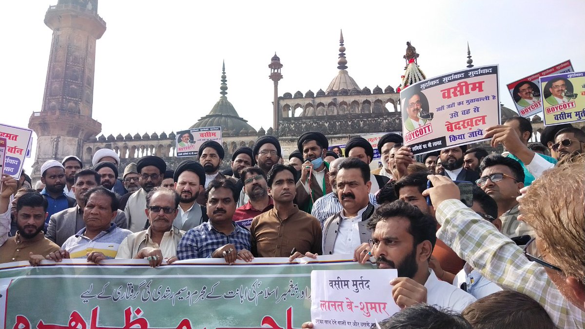 WhatIsArbaeen's tweet photo. Lucknow Protest After Namaze Jumah On Last Friday✊

#ArrestWaseemRizvi #वसीम_रिज़वी_को_गिरफ्तार_करो https://t.co/OTQsGCmecN