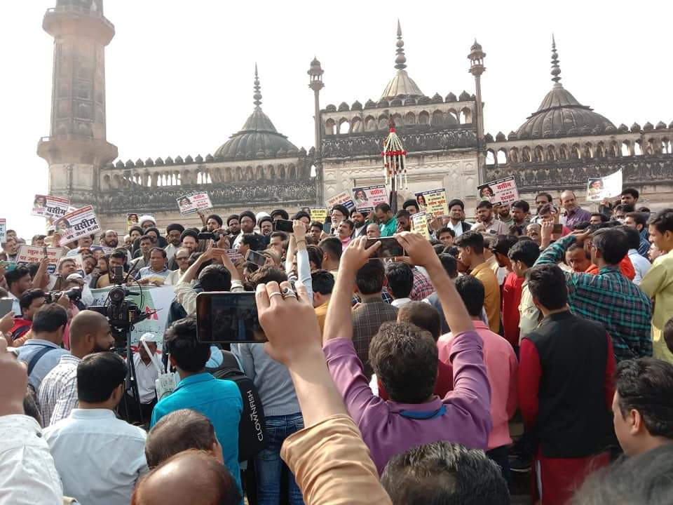WhatIsArbaeen's tweet photo. Lucknow Protest After Namaze Jumah On Last Friday✊

#ArrestWaseemRizvi #वसीम_रिज़वी_को_गिरफ्तार_करो https://t.co/OTQsGCmecN