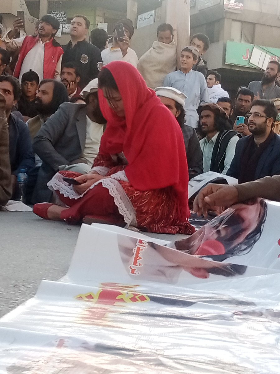 HakmanW's tweet photo. Today Protest give us more strength, When we see the Baloch sisters @MahrangBaloch_ along with other HR activists participate PTM Quetta Protest for the release of PTM central leader MNA @Aliwazirna50 & other members. #UnityIsEverything
#ReleasePashtunDetainees
@ManzoorPashteen https://t.co/pxFiqvtYVd