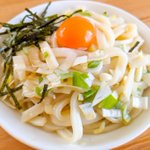 ごま油の風味で食欲が程よく刺激されそう!お手軽でとっても美味しそうな「うどん」レシピ!