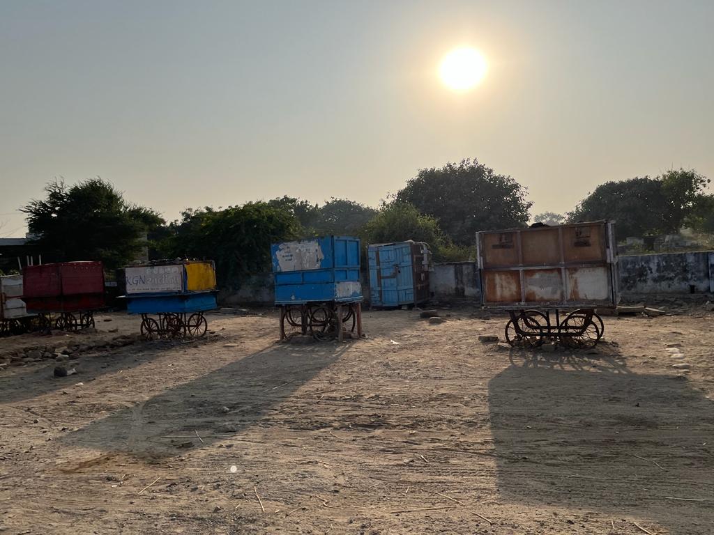 DhanrajNathwani's tweet photo. Dwarka is a pious land &amp; a devotional atmosphere needs to be maintained. 
Concerned authorities should take strict action for encroachment done by Egg and Meat vendors on main road leading to Rukshmani temple.
@COLLECTORDWK @CDHO_Dwarka @mamdwarka @DwarkaOfficial @GujaratTourism https://t.co/ayQSP3n5Oz