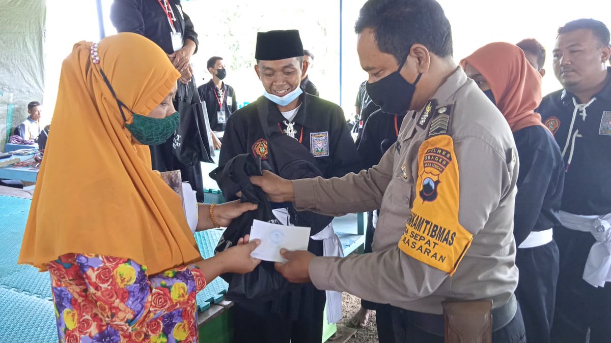 SepatPemdes's tweet photo. Rutinan Setiap Tahun, PSHT Rayon Sepat Menggelar Baksos Akbar Yang Ke 2. Baksos akbar di laksanakan pada hari Minggu, 14 November 2021 serta tempat pelaksanaanya di Lapangan Pucuk, Sepat, Masaran, Sragen

#Sepathebatdanbermartabat
#protokolkesehatan #5M #psht #peduli #baksosakbar https://t.co/t9MulwHKMT