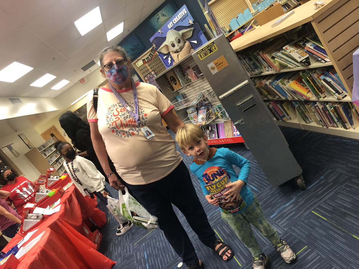 hdevaughn's tweet image. The Manatee Bay Book Fair was back❤️Thanks to our PTA, parents, teachers, students, and partners for making this a huge success! @ManateeBayElem @ESCadre9