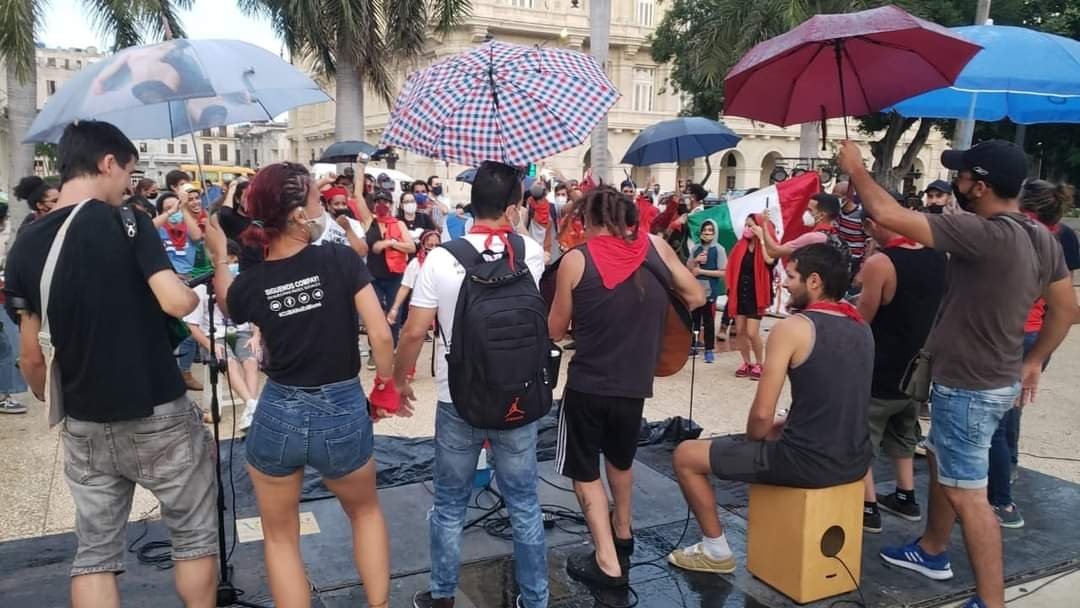 Esta es nuestra juventud, la que construye una sociedad mejor, la que estudia y no se confunde, la que defiende los principios de la tierra donde nacieron, nada se negocia. SE CONSTRUYE🇨🇺🇨🇺
#CubaViva