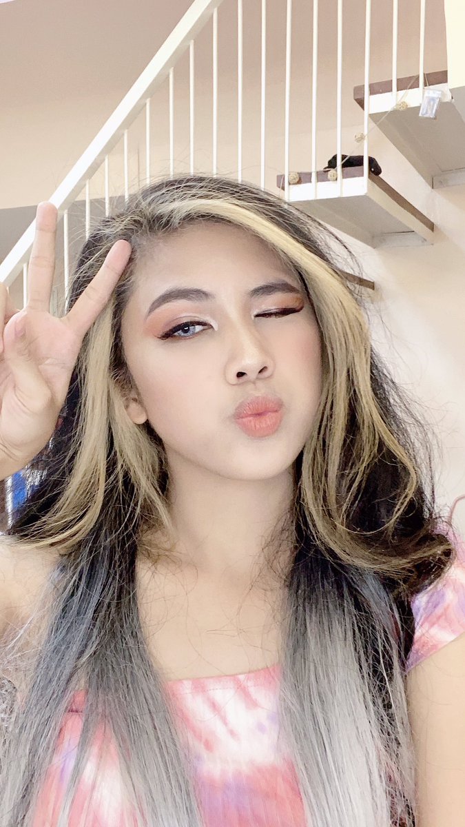 rainbubbles20's tweet photo. Hi ✨ https://t.co/IdfGyst8ll