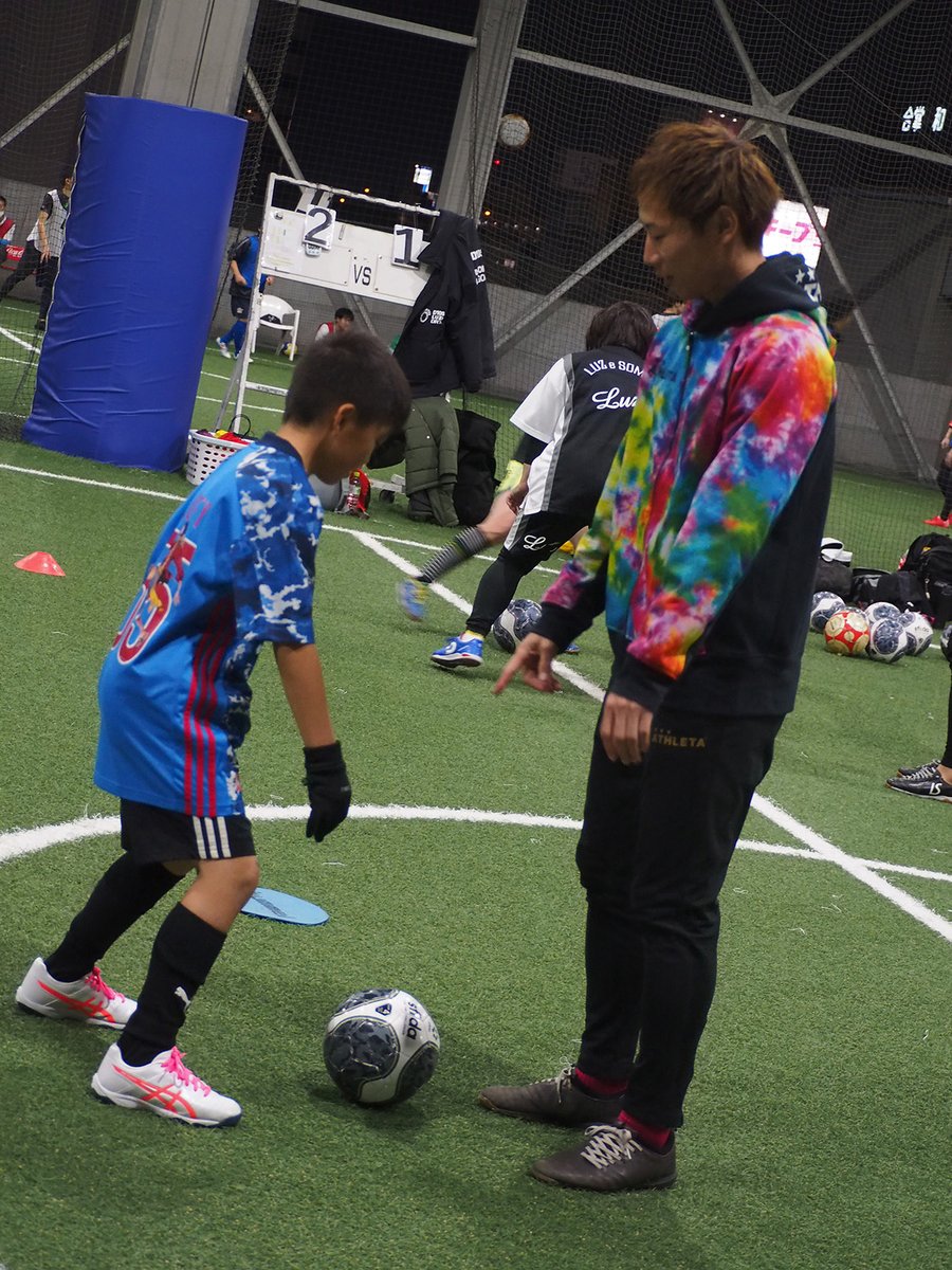 yoko_sumi8's tweet photo. 今週末2日間はL.R.Cこと
横江怜さんと篠崎隆樹さんの
名古屋でのクリニックでした！

13日は小学生から大人まで
年代、レベルも様々な方々に
たくさん集まっていただき楽しく蹴れました😆
これぞOne Ball for All✨
コーチ、ご参加いただいた皆さん
ありがとうございました！

＃LRCクリニック https://t.co/U7n50VkVPQ
