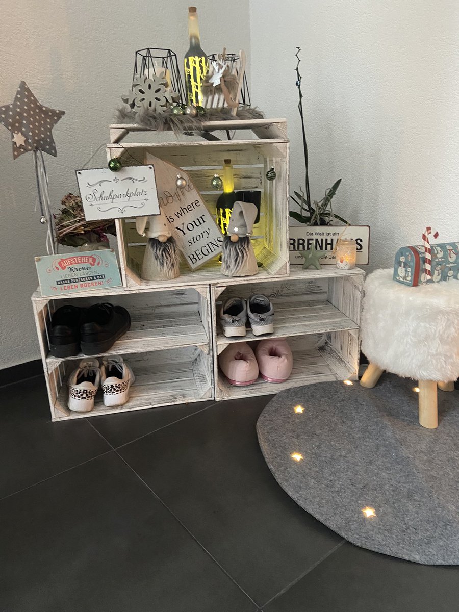 taddyfeesworld's tweet photo. Bei mir Weihnachtet es schon 🎄🤶🏼 
- &amp; wie sieht es bei euch aus? 
Ich liebe die Vorweihnachtszeit einfach 😍 mit den ganzen Lichtern, Kerzen und die ausgelassene Stimmung 🕯🎄
#christmas #festderLIEBE #gemütlich https://t.co/q4moLAgiUm