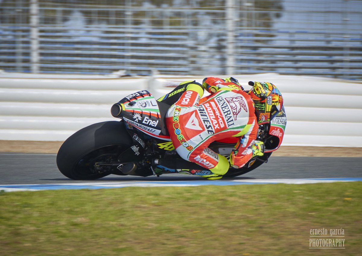 ErGPadial's tweet photo. IRTA, Jerez 2012, #GrazieVale #MotoGP #ducati #forzaducati @ValeYellow46 https://t.co/czBX1rgROy