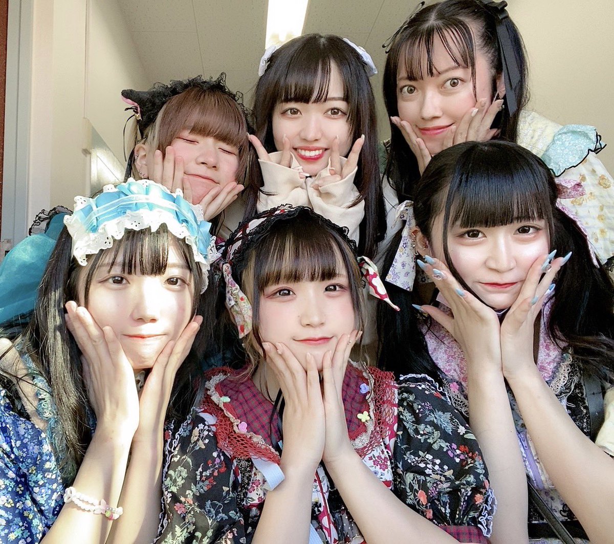 pety_official's tweet photo. 💘ライブ御礼💘

渋谷スターラウンジさんでのライブありがとうございました❤️‍🔥

＼RTキャンペーン／

▹当ツイートをRT
▹当アカウントフォロー
で抽選1名様に

〇本日の集合チェキ（かりんさん衣装忘れちゃったVer.）プレゼント🎁

次回は
19日、神田明神ホールさん📢
お待ちしております❤️‍🔥

 #Pety https://t.co/4zfq72sN4H