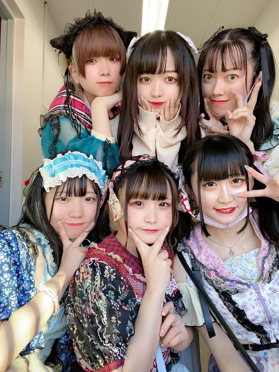 pety_official's tweet photo. 💘ライブ御礼💘

渋谷スターラウンジさんでのライブありがとうございました❤️‍🔥

＼RTキャンペーン／

▹当ツイートをRT
▹当アカウントフォロー
で抽選1名様に

〇本日の集合チェキ（かりんさん衣装忘れちゃったVer.）プレゼント🎁

次回は
19日、神田明神ホールさん📢
お待ちしております❤️‍🔥

 #Pety https://t.co/4zfq72sN4H
