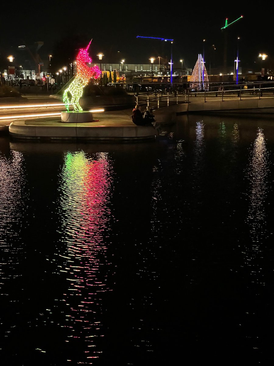 klarekante's tweet photo. #Bootshafen #Kiel … ein Einhorn?! https://t.co/c84NvZ96cU
