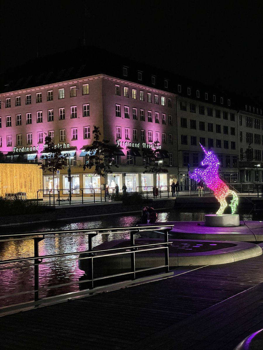 klarekante's tweet photo. #Bootshafen #Kiel … ein Einhorn?! https://t.co/c84NvZ96cU