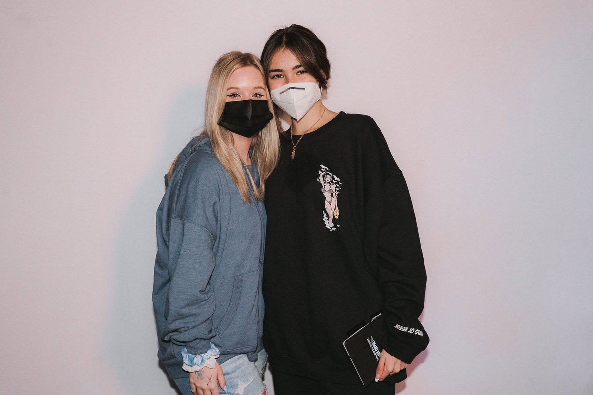 mallory5341's tweet photo. GUYS PLS OMG IM NOT OKAY🥺🤍🥺🤍 @madisonbeer https://t.co/o4QIzrjZRK