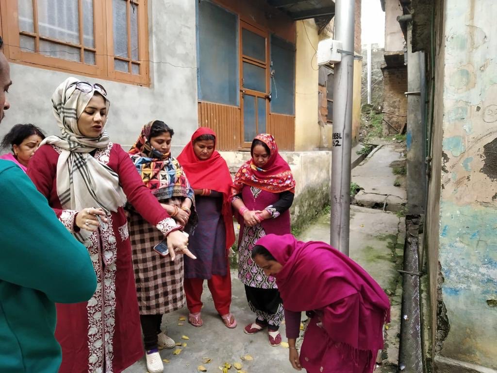SumairaAkhtar10's tweet photo. Today I visited Dalgate sgr to take stock of recently started developmental works. Interacted with the locals, highly grateful to them for showing so much support.
@JPNadda @DrJitendraSingh @ShahnawazBJP @tarunchughbjp @JamalSiddiqui_ @Junaid_Mattu @Parvaiz_Qadri @PemaKhanduBJP https://t.co/G6oygwnDs2