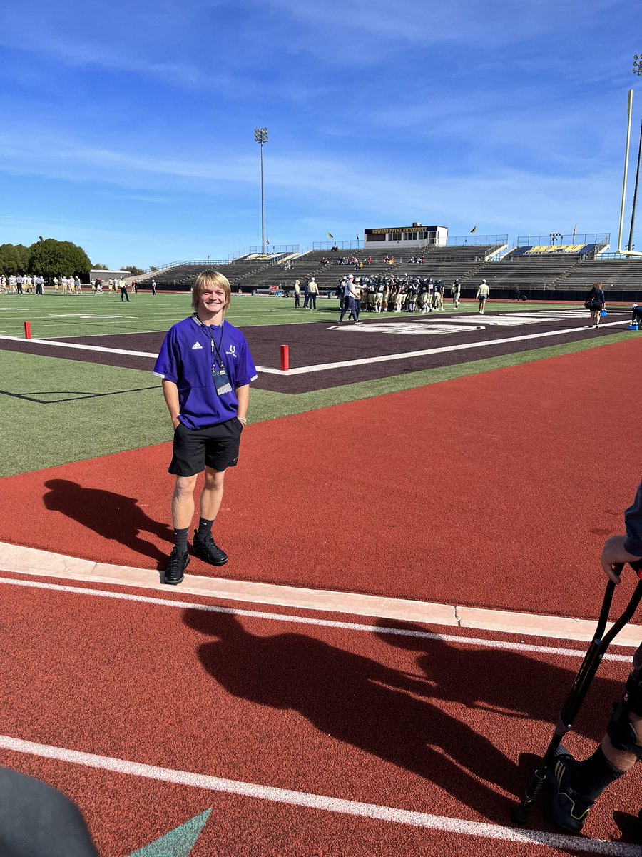 Thank you <a href="/Coach_Patton27/">Stoney Patton</a> for the game day visit. Amazing atmosphere on and off the field 
#bringthesting <a href="/HPUFootball/">Howard Payne University Football</a>