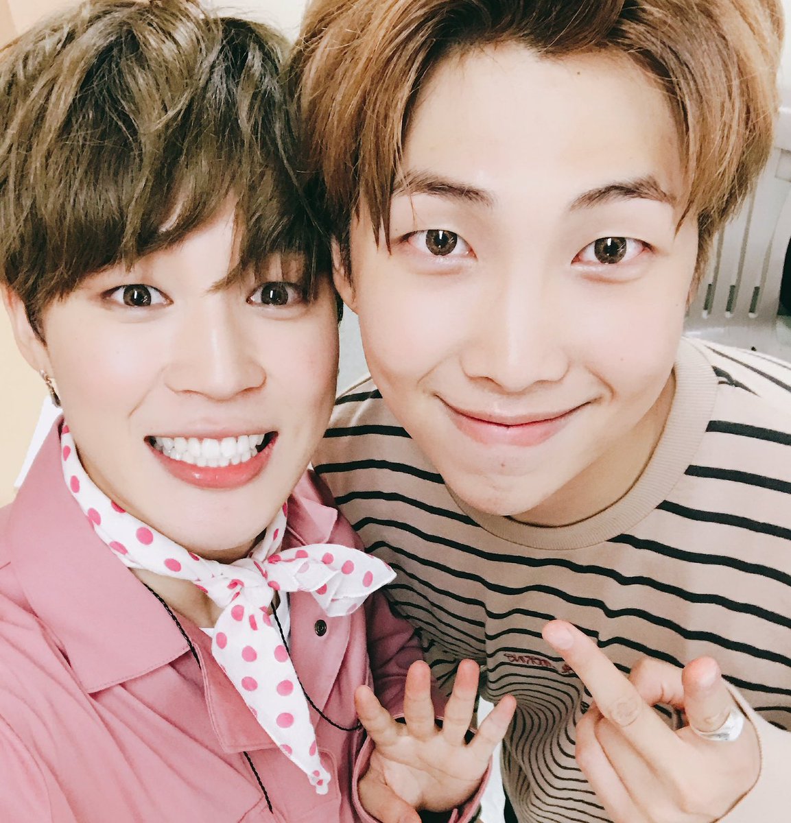 mimitaymm's tweet photo. no importa cuanto ames a Park Jimin, Kim Namjoon lo ama más; un hilo devastador 💗

@BTS_twt https://t.co/VgoAPoLlOq