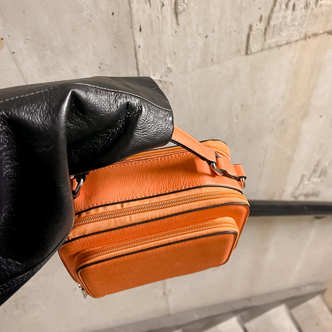 KCarrollAcc's tweet photo. Always impressed with how Steph makes stairwells look so cool 🧡 styling with our Kelsey Crossbody in orange!

#ShopNow 🎁 https://t.co/9Fk9L1k0of https://t.co/SI3RWjmeWR